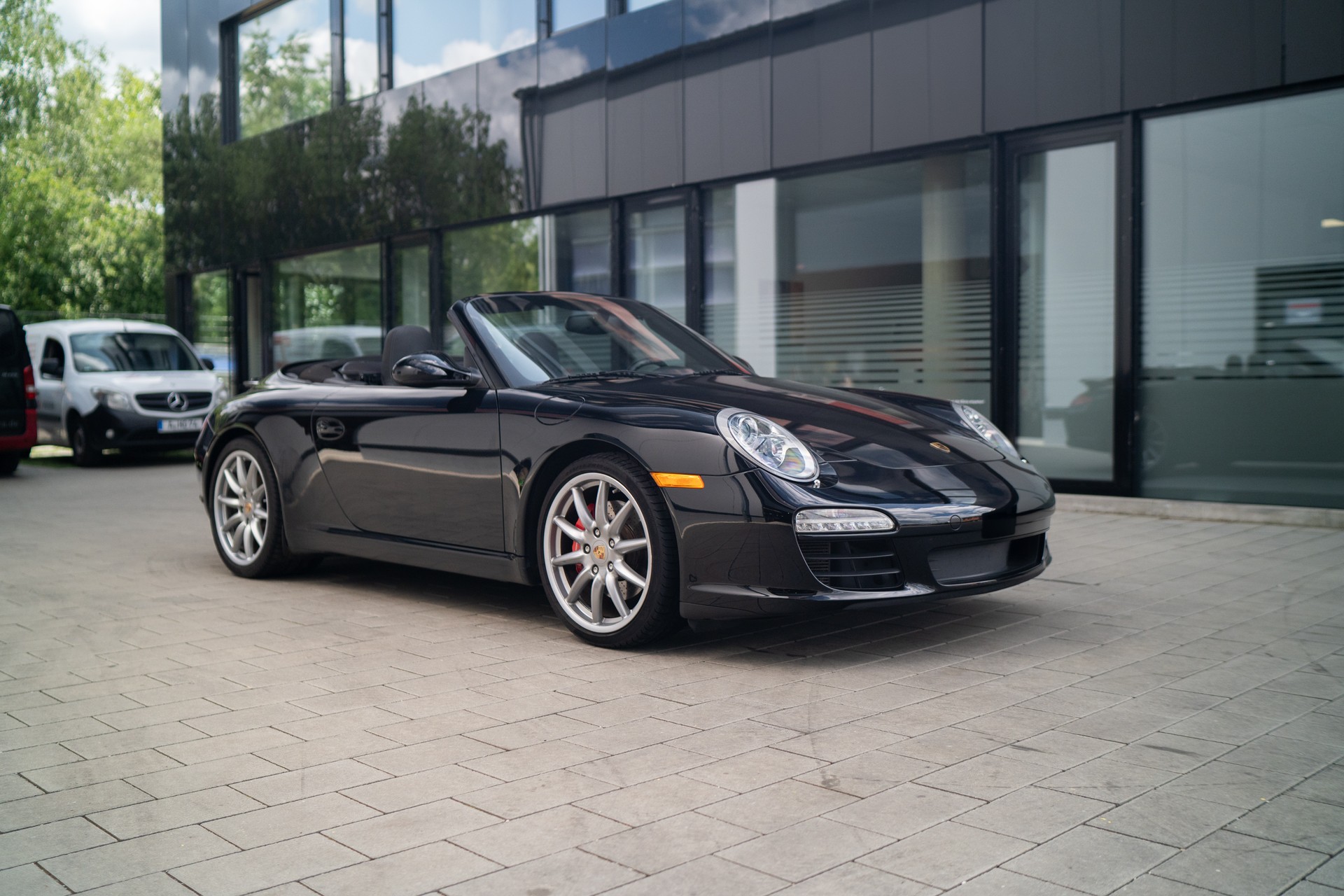 PORSCHE 911 Cabrio Carrera S-image-1