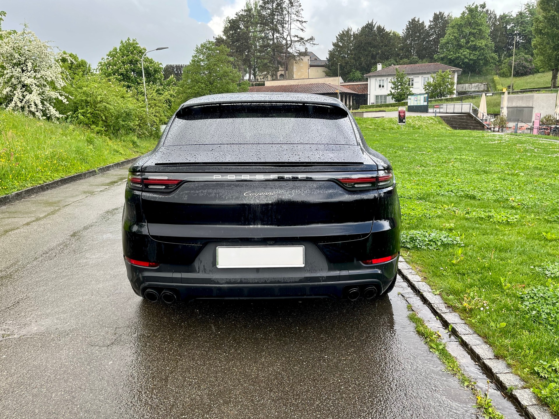 PORSCHE Cayenne Coupé Platinum Edition-image-4