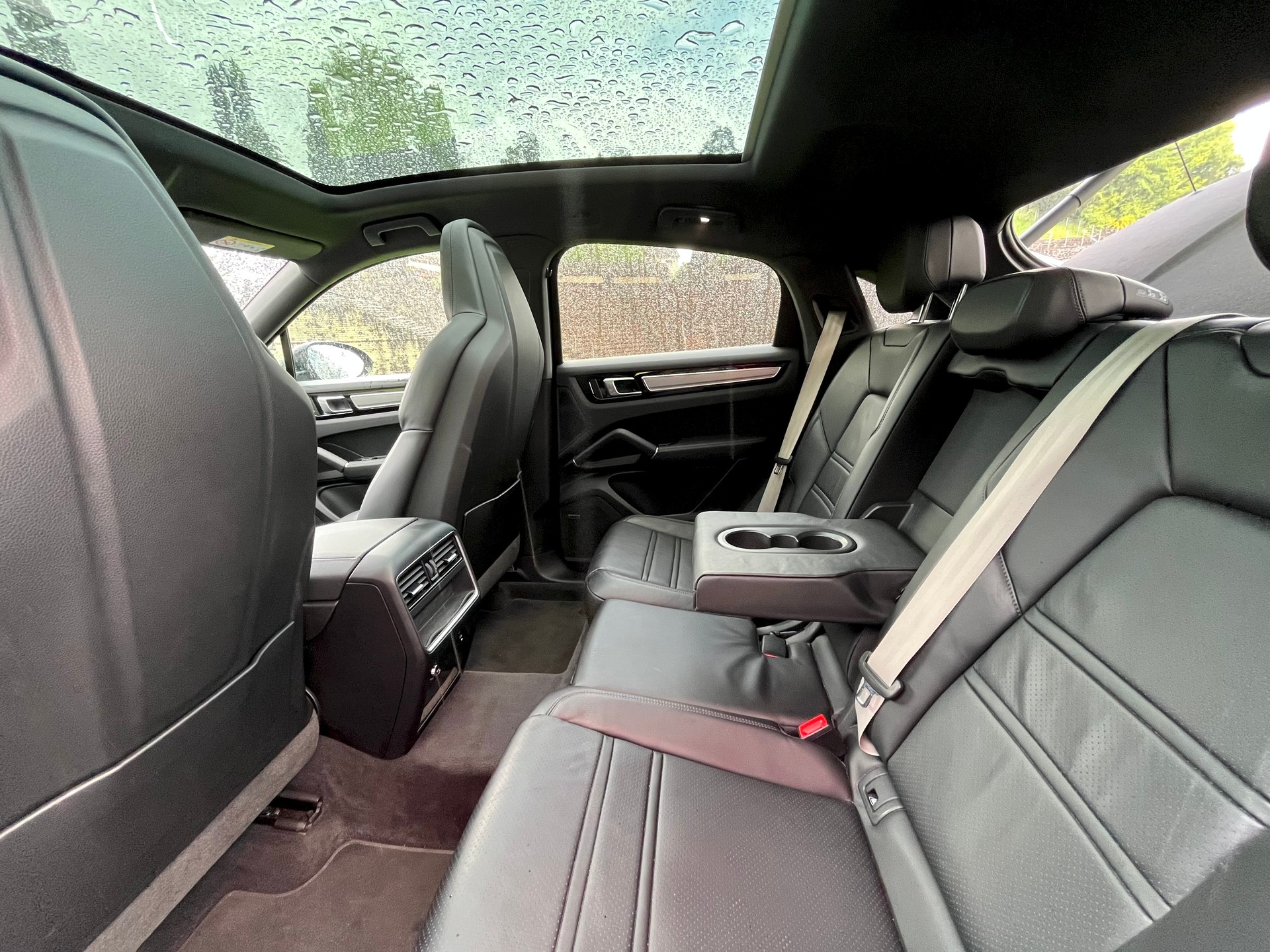 PORSCHE Cayenne Coupé Platinum Edition-image-14