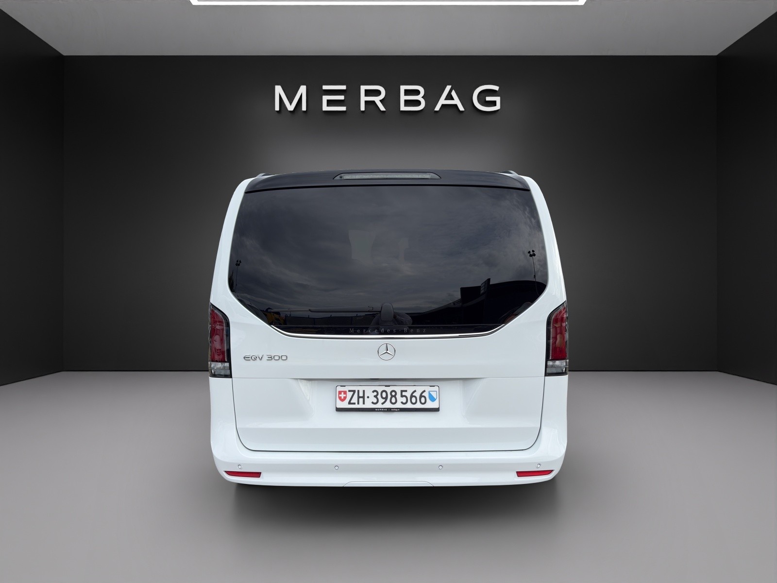 MERCEDES-BENZ EQV 300 lang-image-2