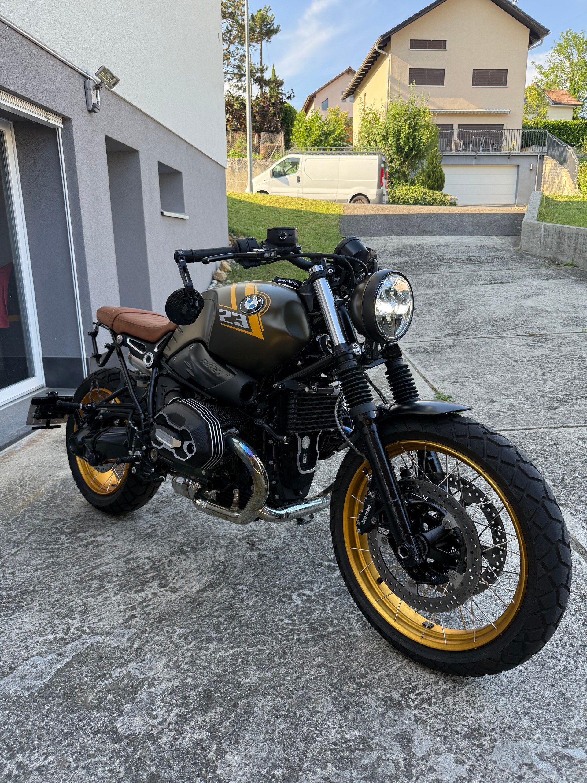 BMW R nineT Scrambler-image-2