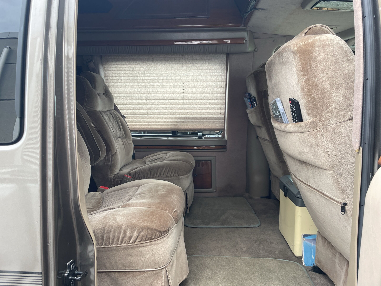 CHEVROLET RV G 2500-image-9