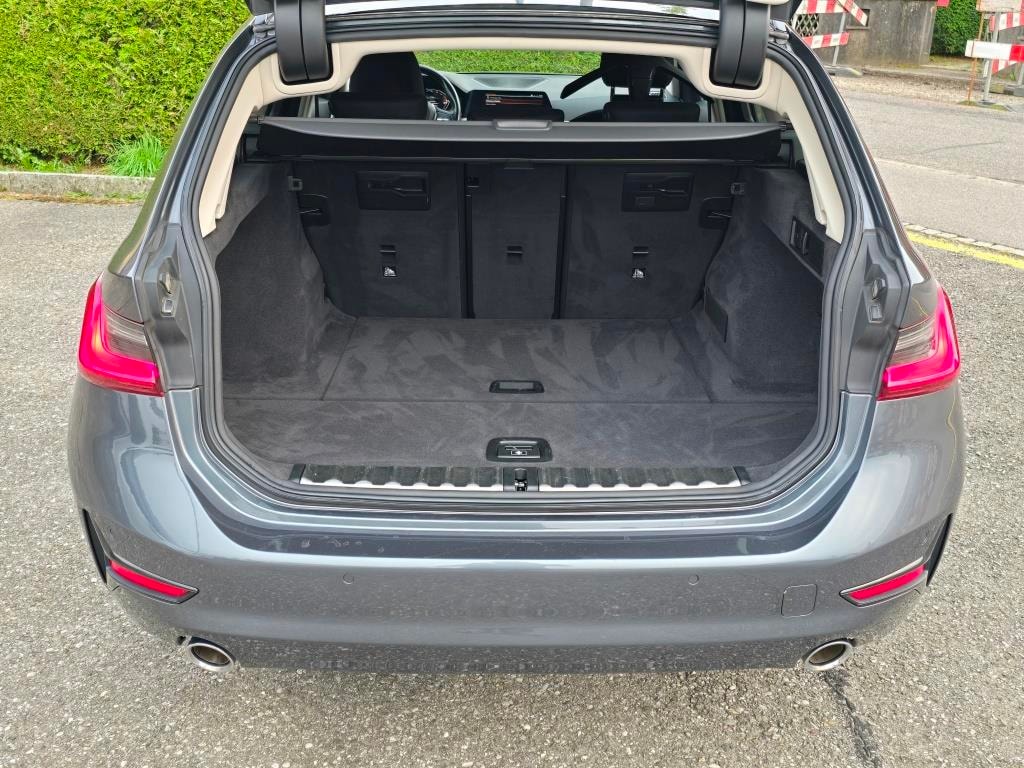 BMW 320d xDrive 48V Touring Steptronic-image-5