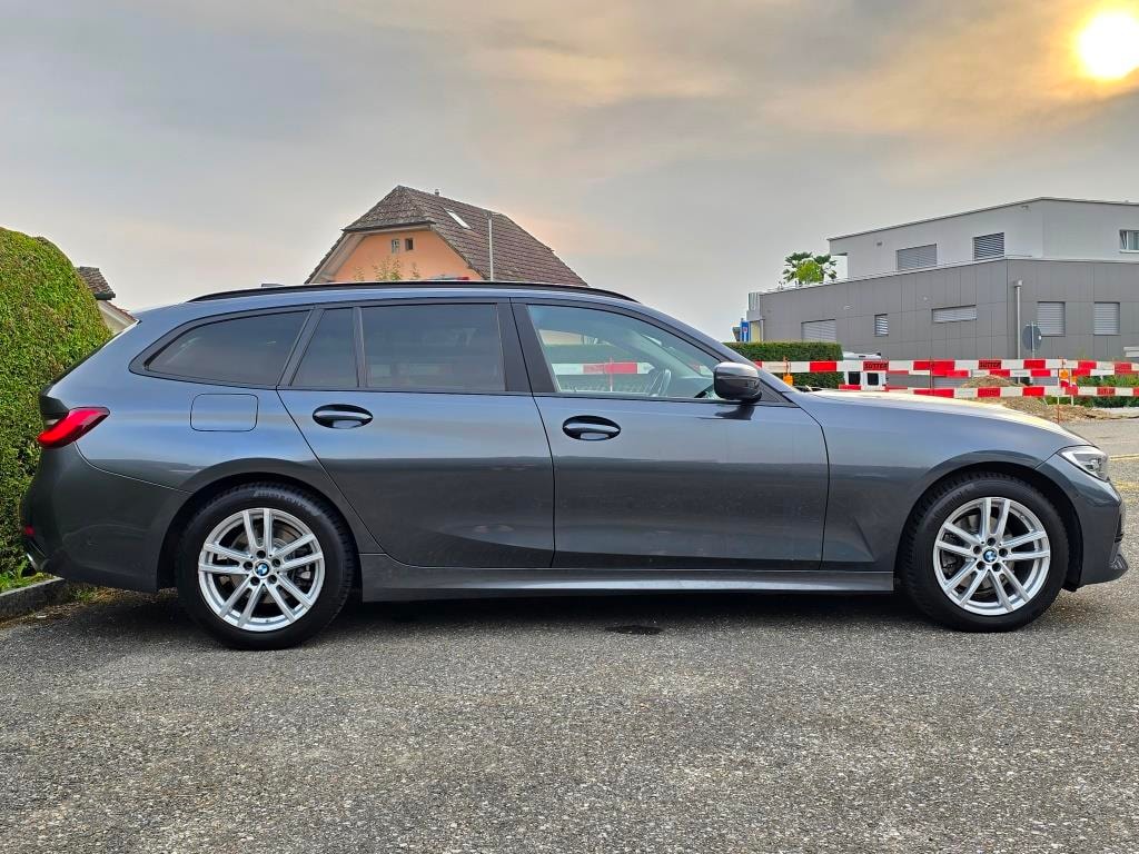 BMW 320d xDrive 48V Touring Steptronic-image-8