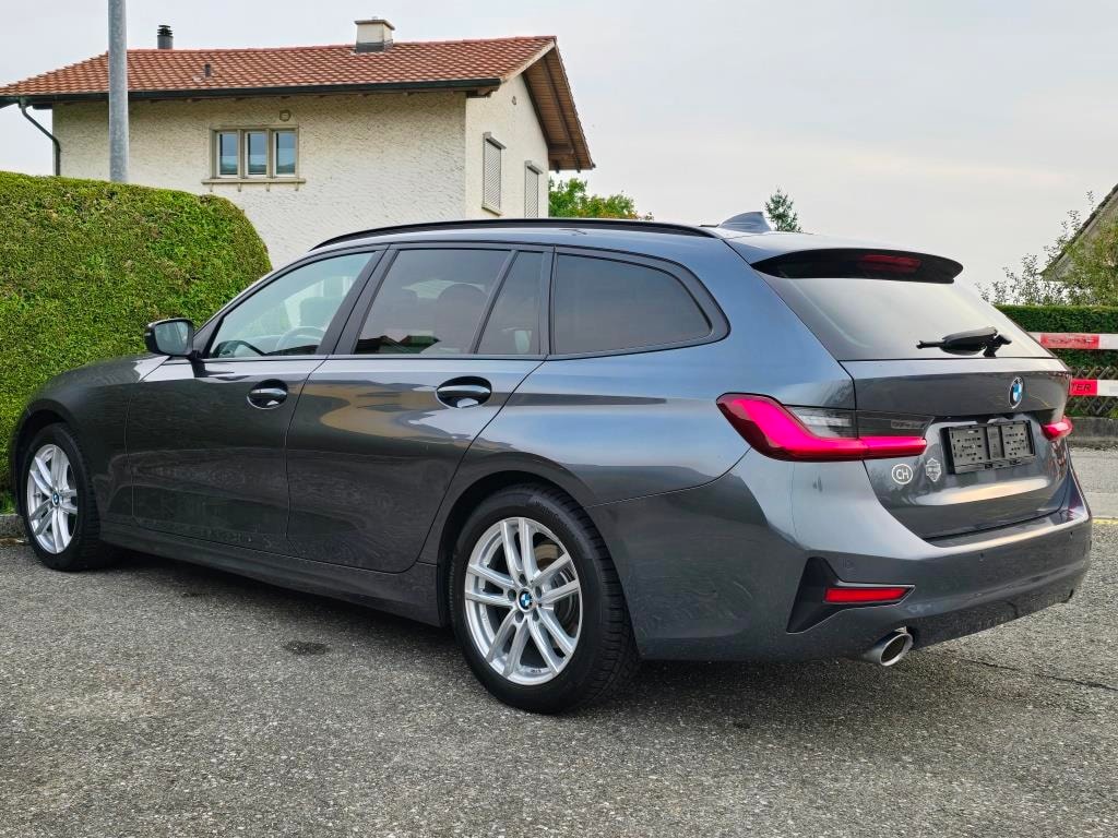BMW 320d xDrive 48V Touring Steptronic-image-3