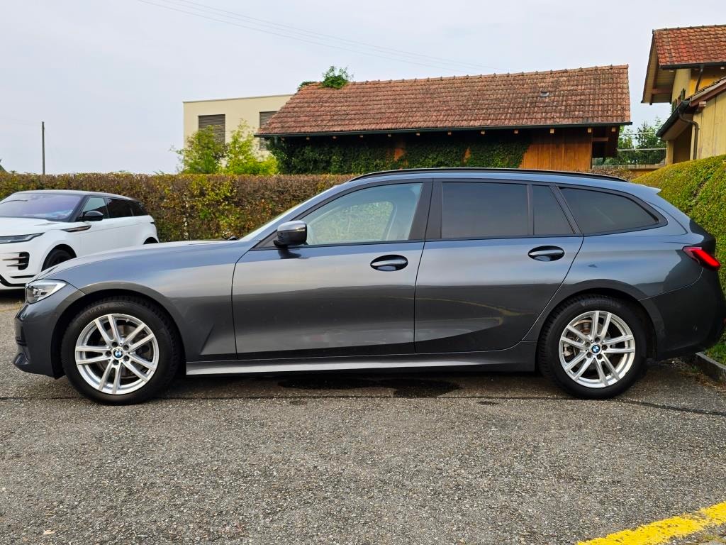 BMW 320d xDrive 48V Touring Steptronic-image-2