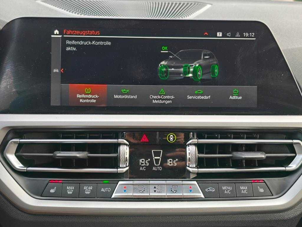 BMW 320d xDrive 48V Touring Steptronic-image-16