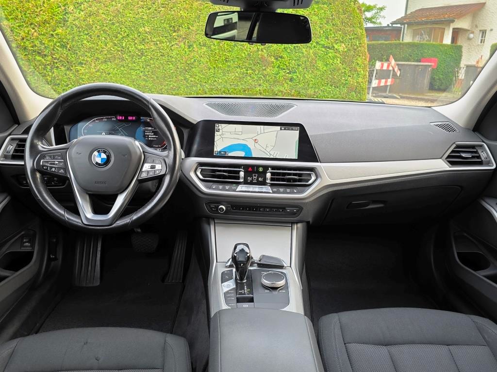 BMW 320d xDrive 48V Touring Steptronic-image-13