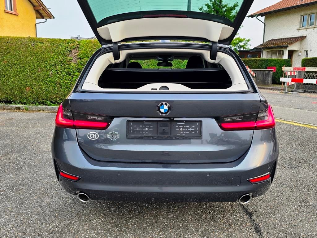 BMW 320d xDrive 48V Touring Steptronic-image-4
