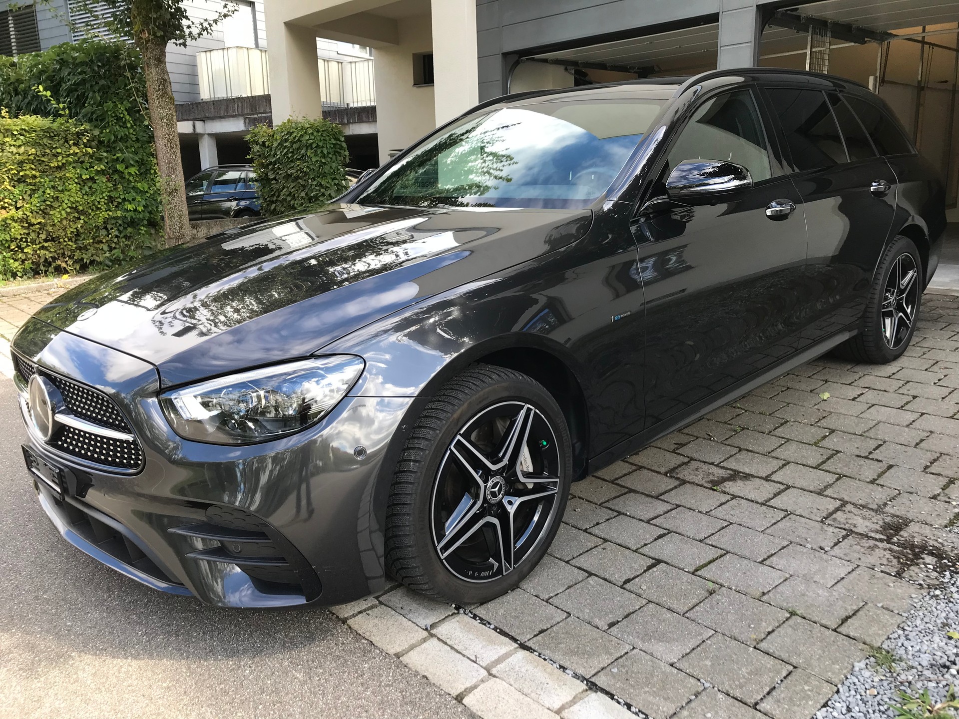 MERCEDES-BENZ E 300 de T 4Matic AMG Line 9G-Tronic-image-1