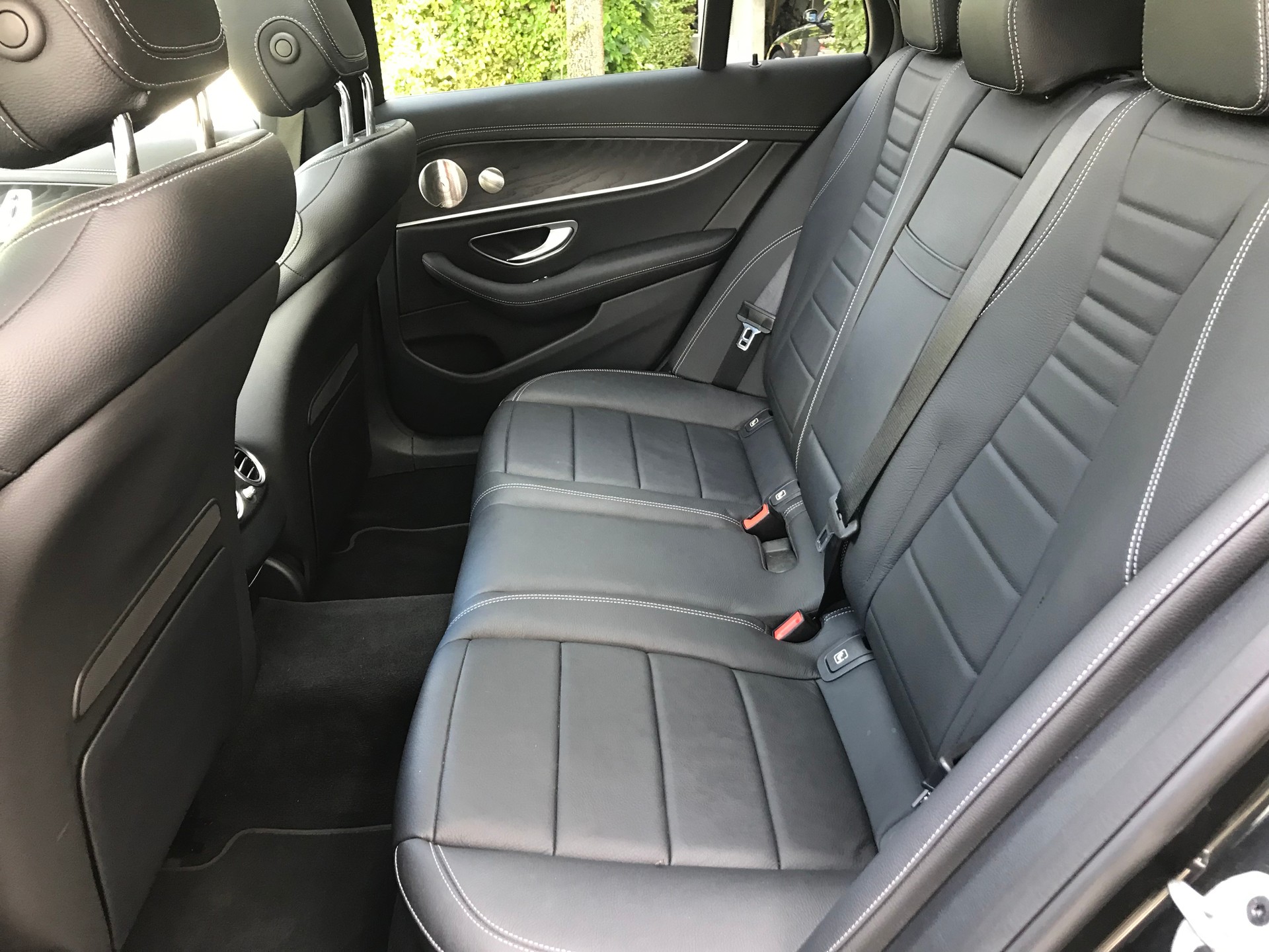 MERCEDES-BENZ E 300 de T 4Matic AMG Line 9G-Tronic-image-12
