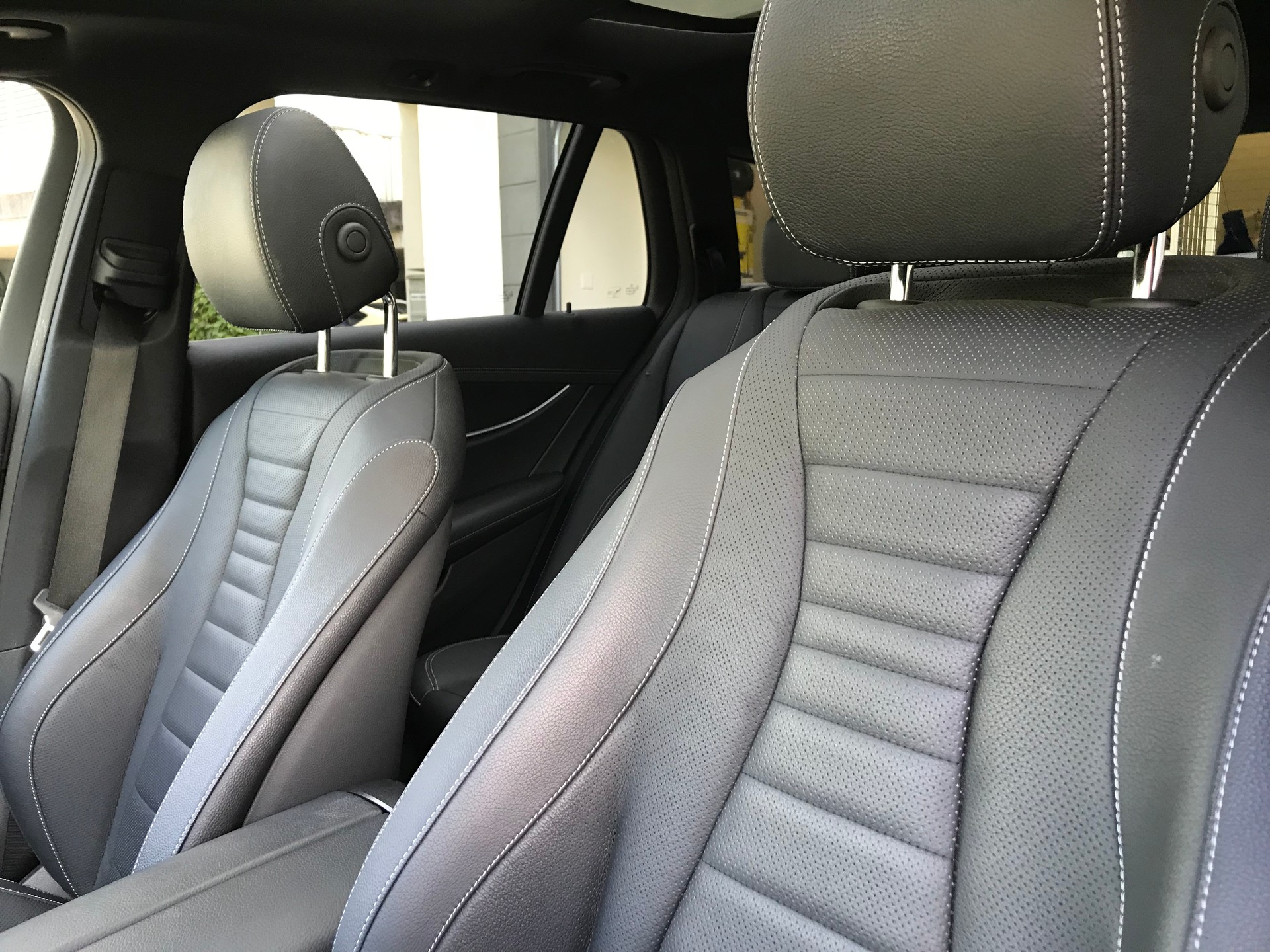 MERCEDES-BENZ E 300 de T 4Matic AMG Line 9G-Tronic-image-11