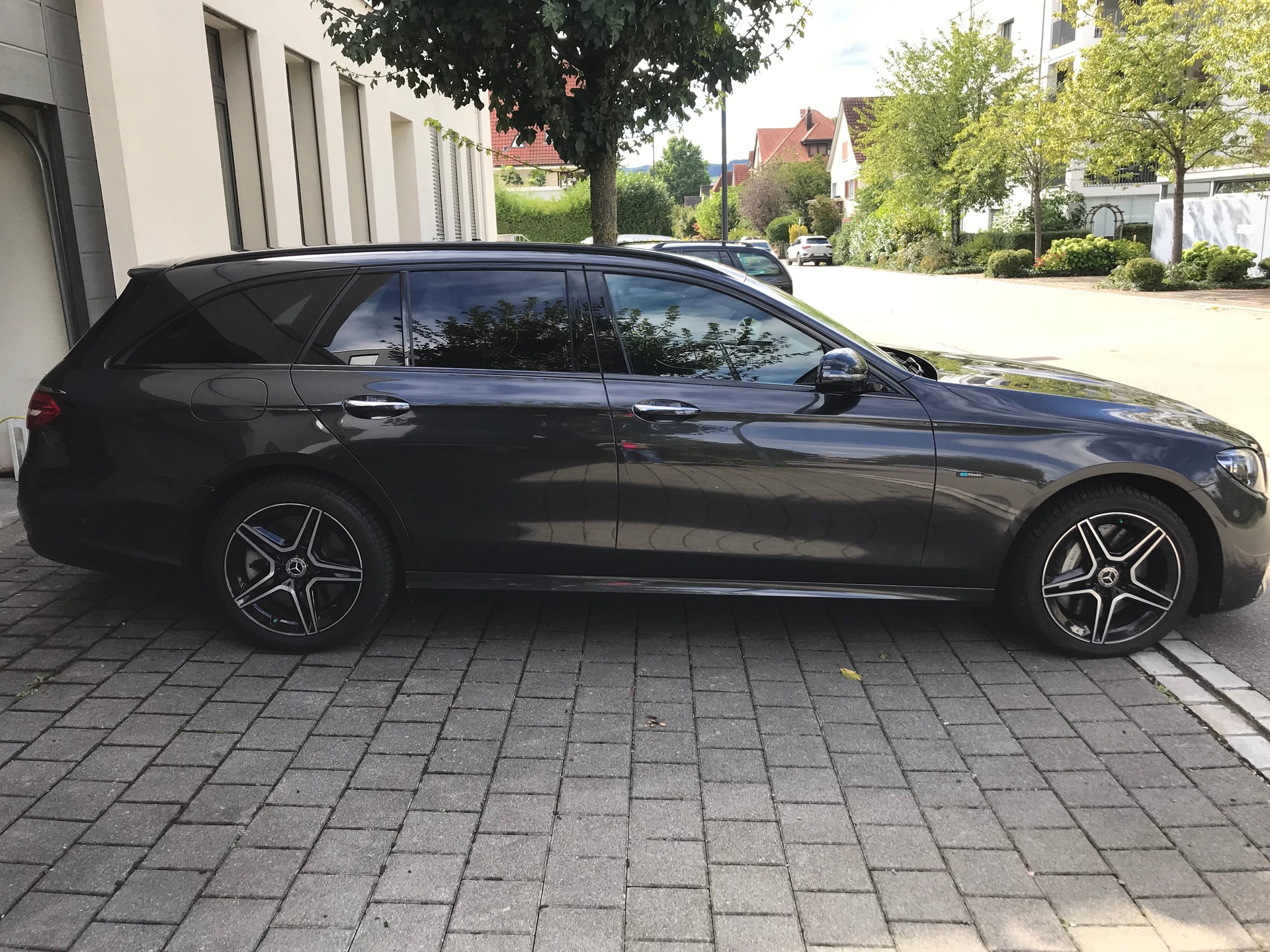 MERCEDES-BENZ E 300 de T 4Matic AMG Line 9G-Tronic-image-3