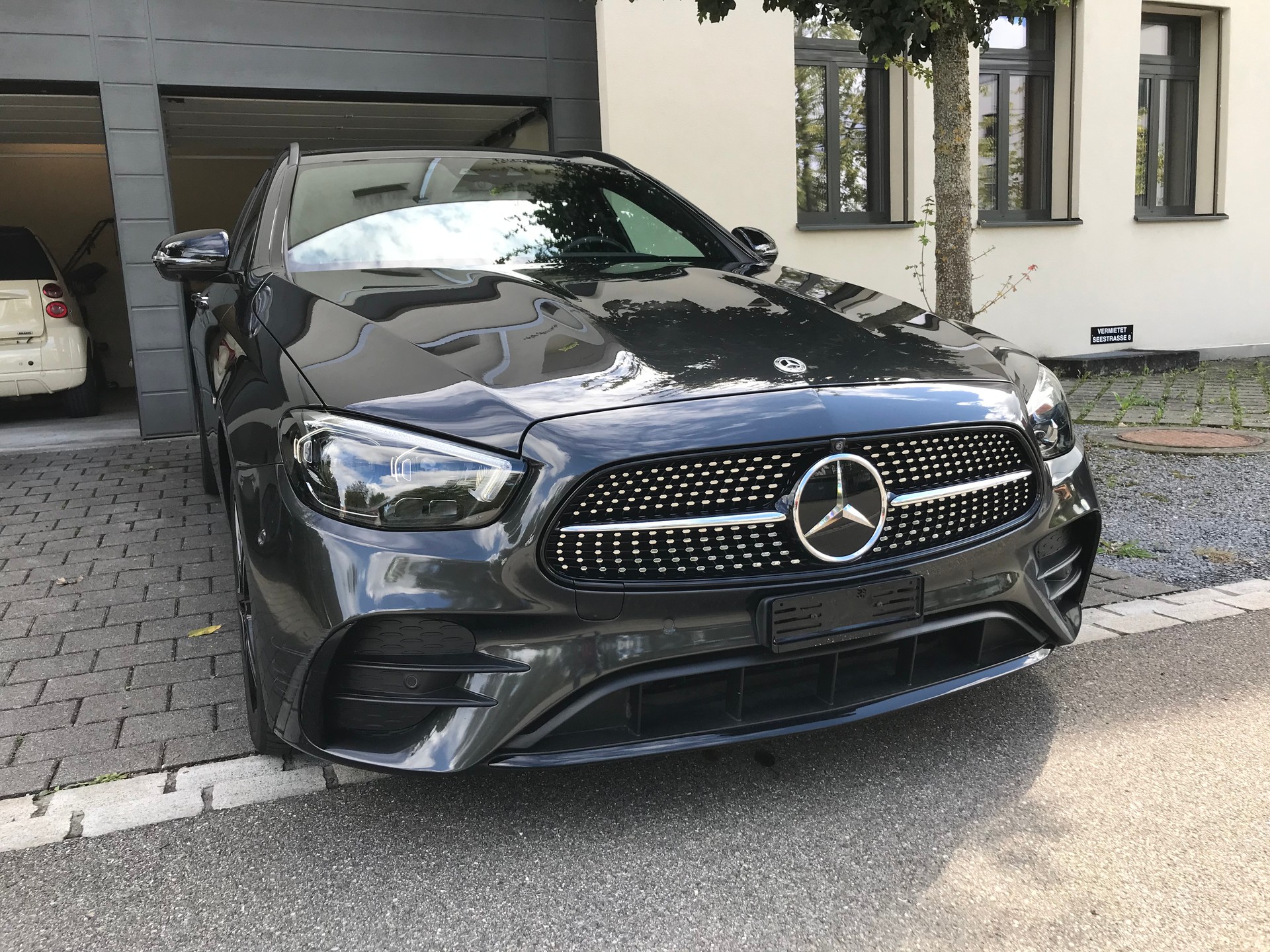 MERCEDES-BENZ E 300 de T 4Matic AMG Line 9G-Tronic-image-2