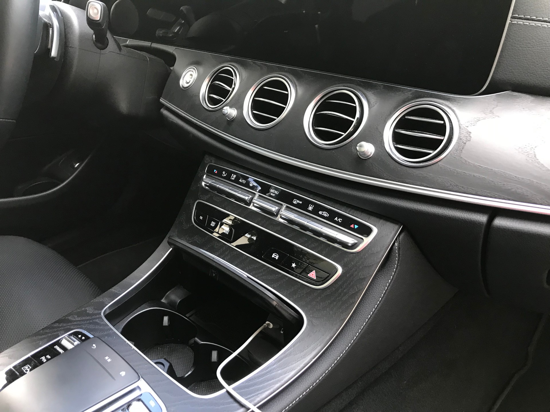 MERCEDES-BENZ E 300 de T 4Matic AMG Line 9G-Tronic-image-9