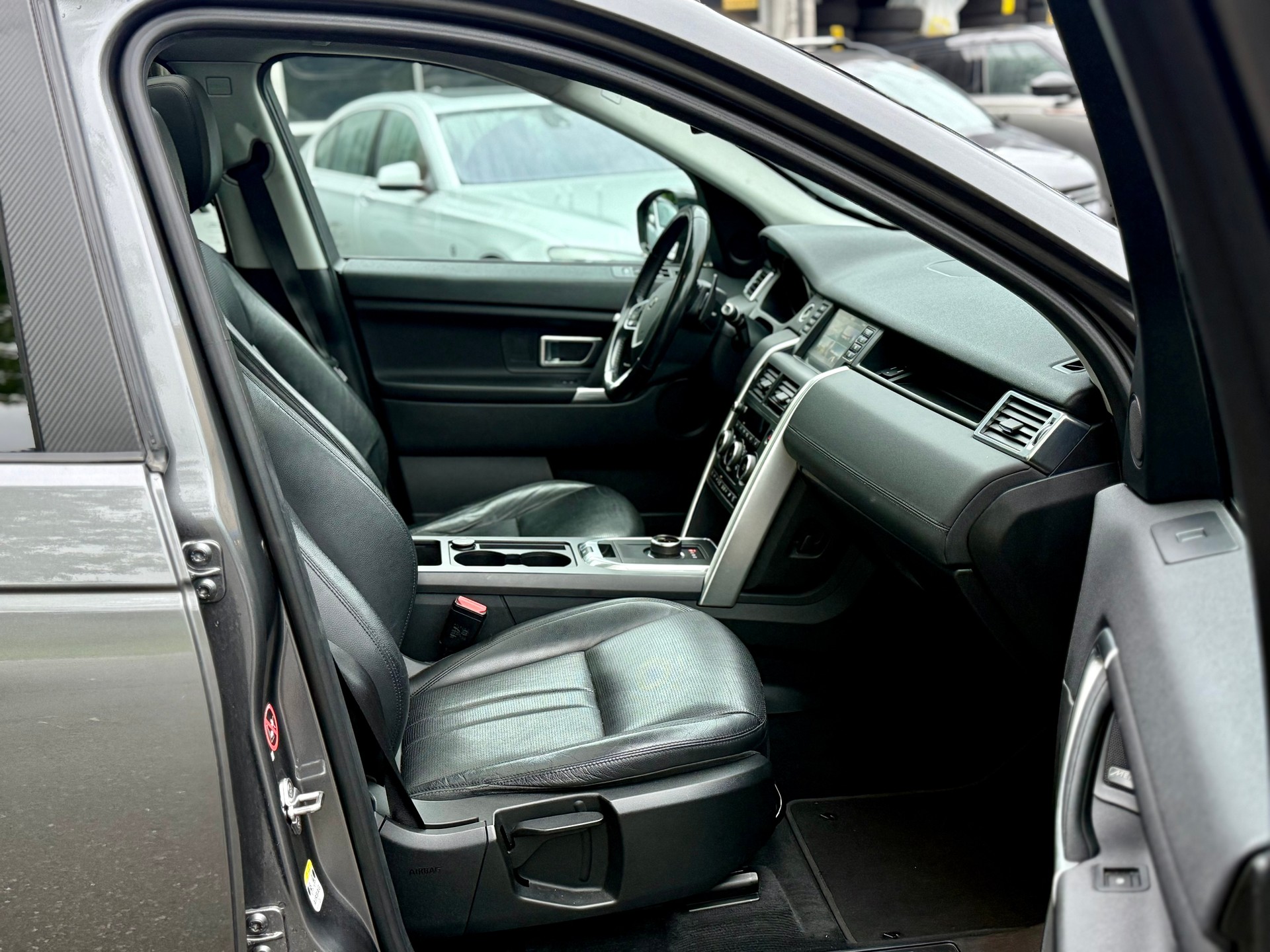 LAND ROVER Discovery Sport 2.0 TD4 SE AT9-image-6