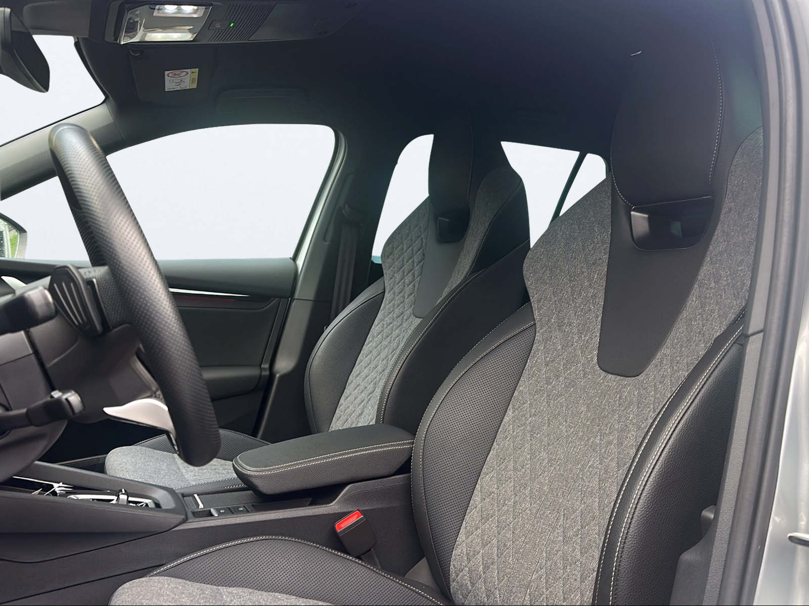 SKODA Octavia Combi 1.5 TSI mHEV DSG Sport Line-image-9