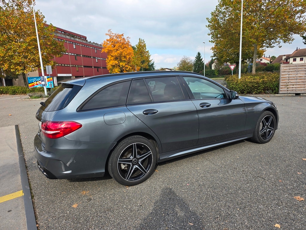 MERCEDES-BENZ C 400 AMG Line 4matic Kombi-image-8