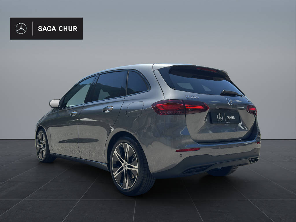 MERCEDES-BENZ B 220 Progressive 4matic-image-3