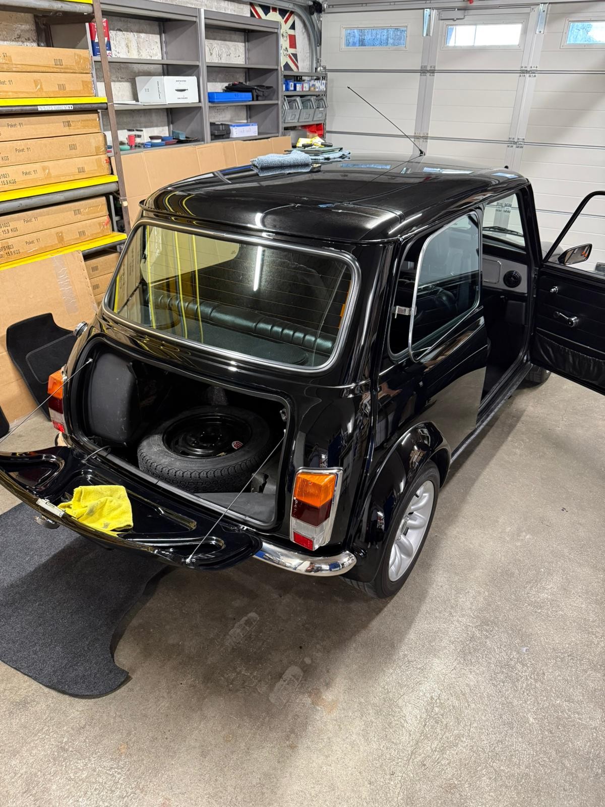 MINI 1.3i 40th Anniversary-image-4