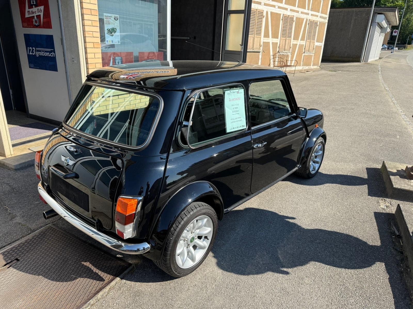 MINI 1.3i 40th Anniversary-image-2