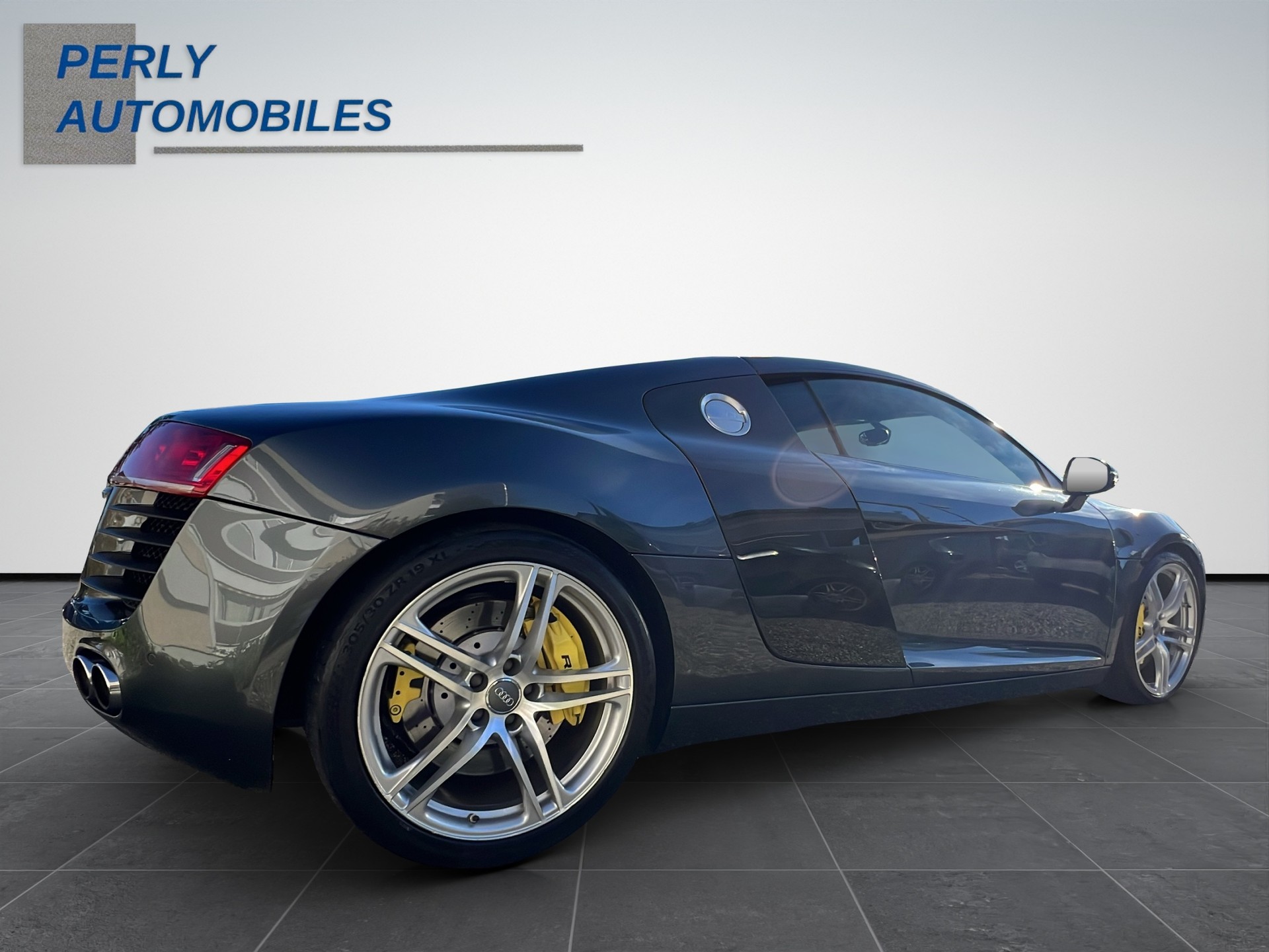AUDI R8 Coupé 4.2-image-5