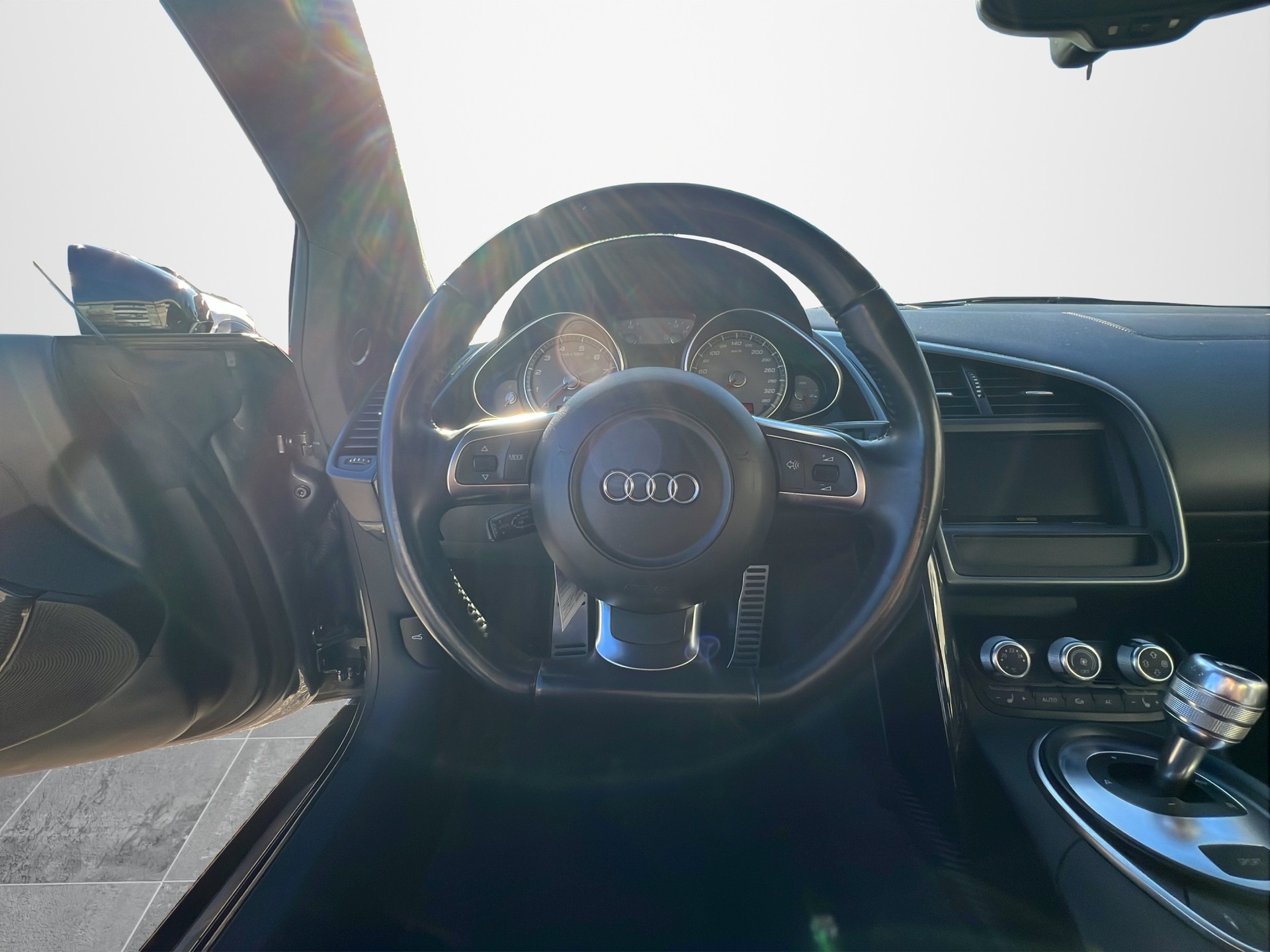 AUDI R8 Coupé 4.2-image-9