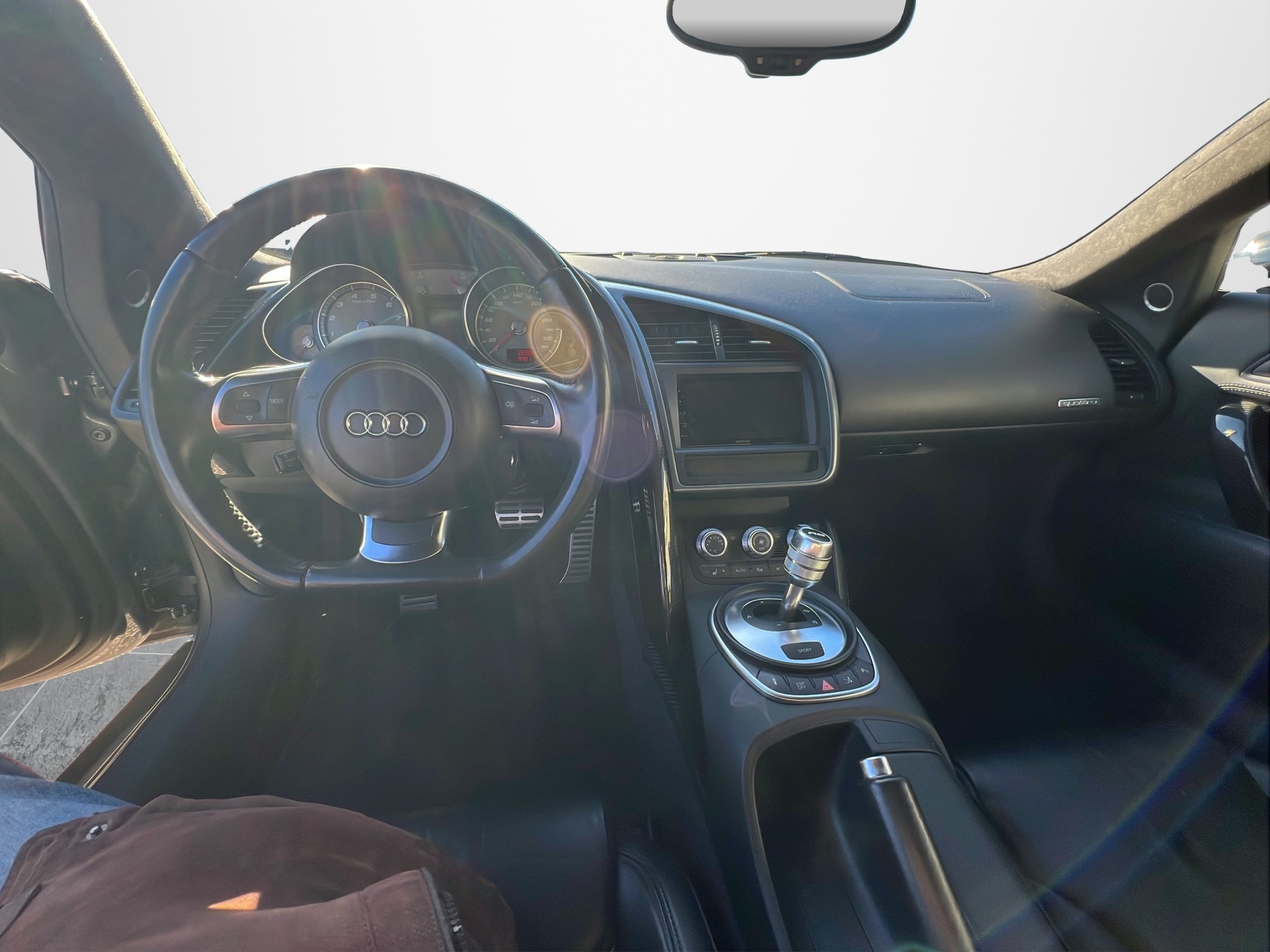 AUDI R8 Coupé 4.2-image-11