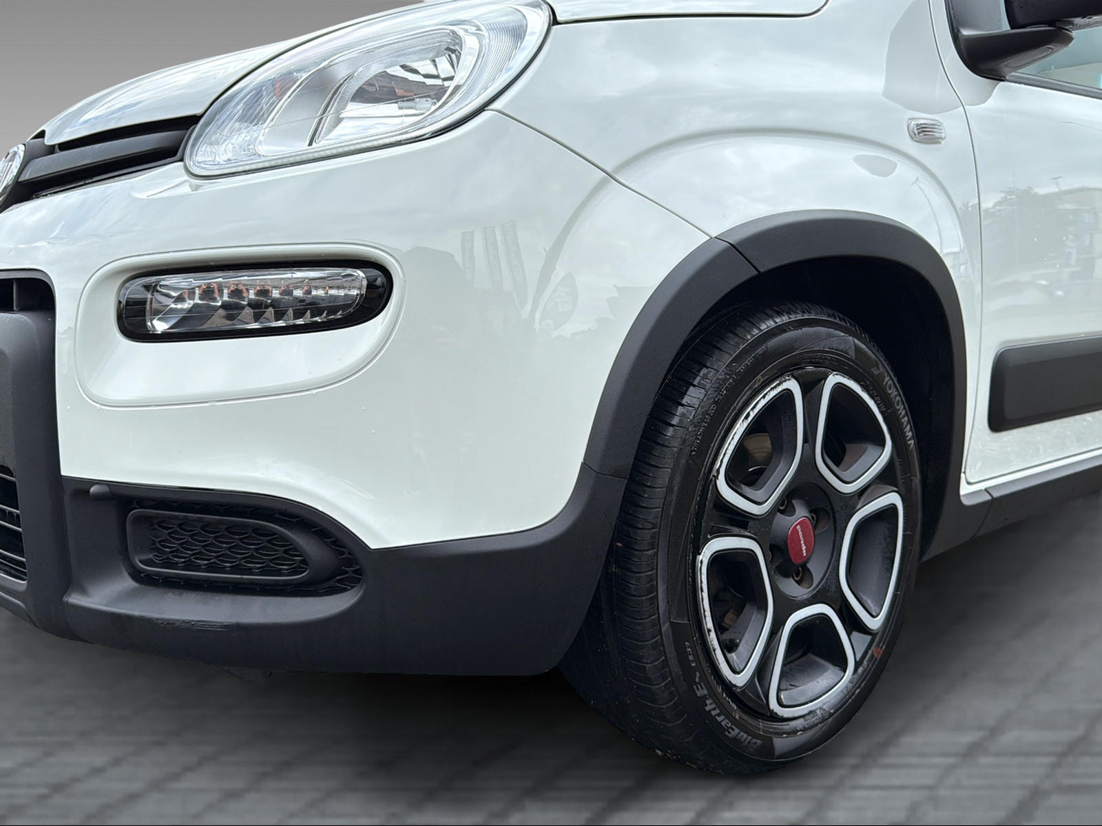 FIAT Panda 1.0 Hybrid City Life-image-3