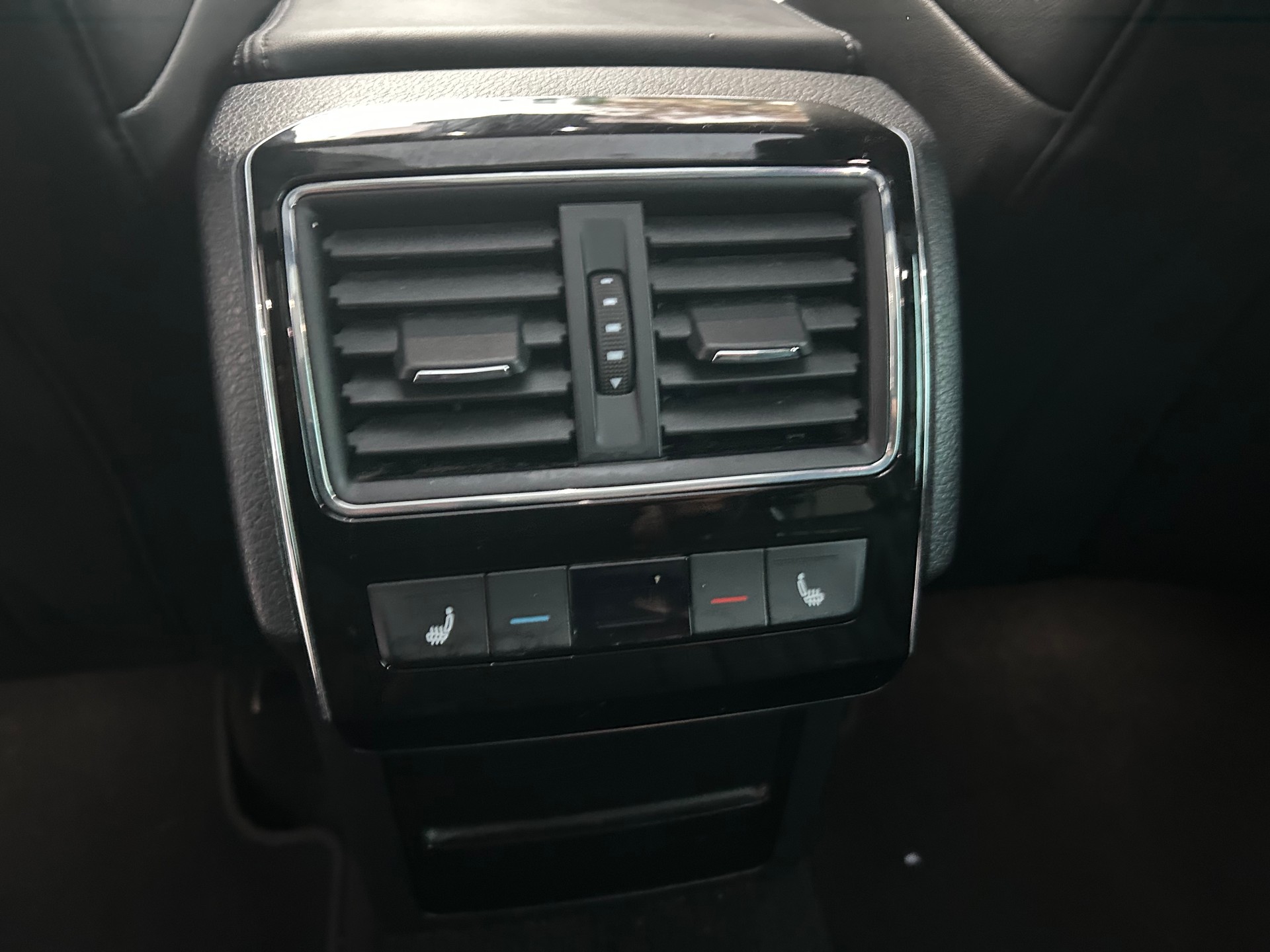 SKODA Superb Combi 2.0 TSI L&K DSG 4x4-image-8