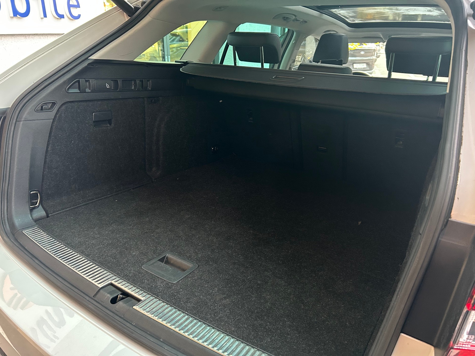 SKODA Superb Combi 2.0 TSI L&K DSG 4x4-image-6
