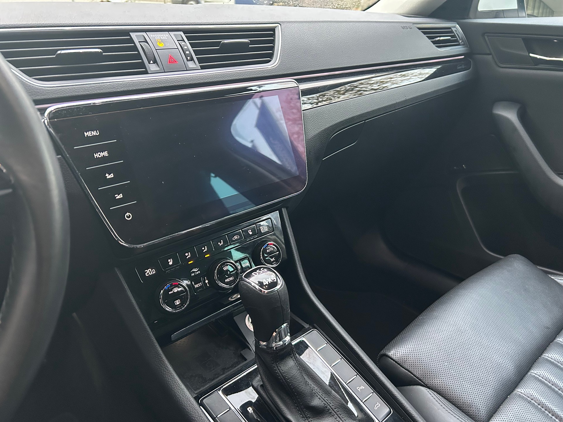 SKODA Superb Combi 2.0 TSI L&K DSG 4x4-image-15
