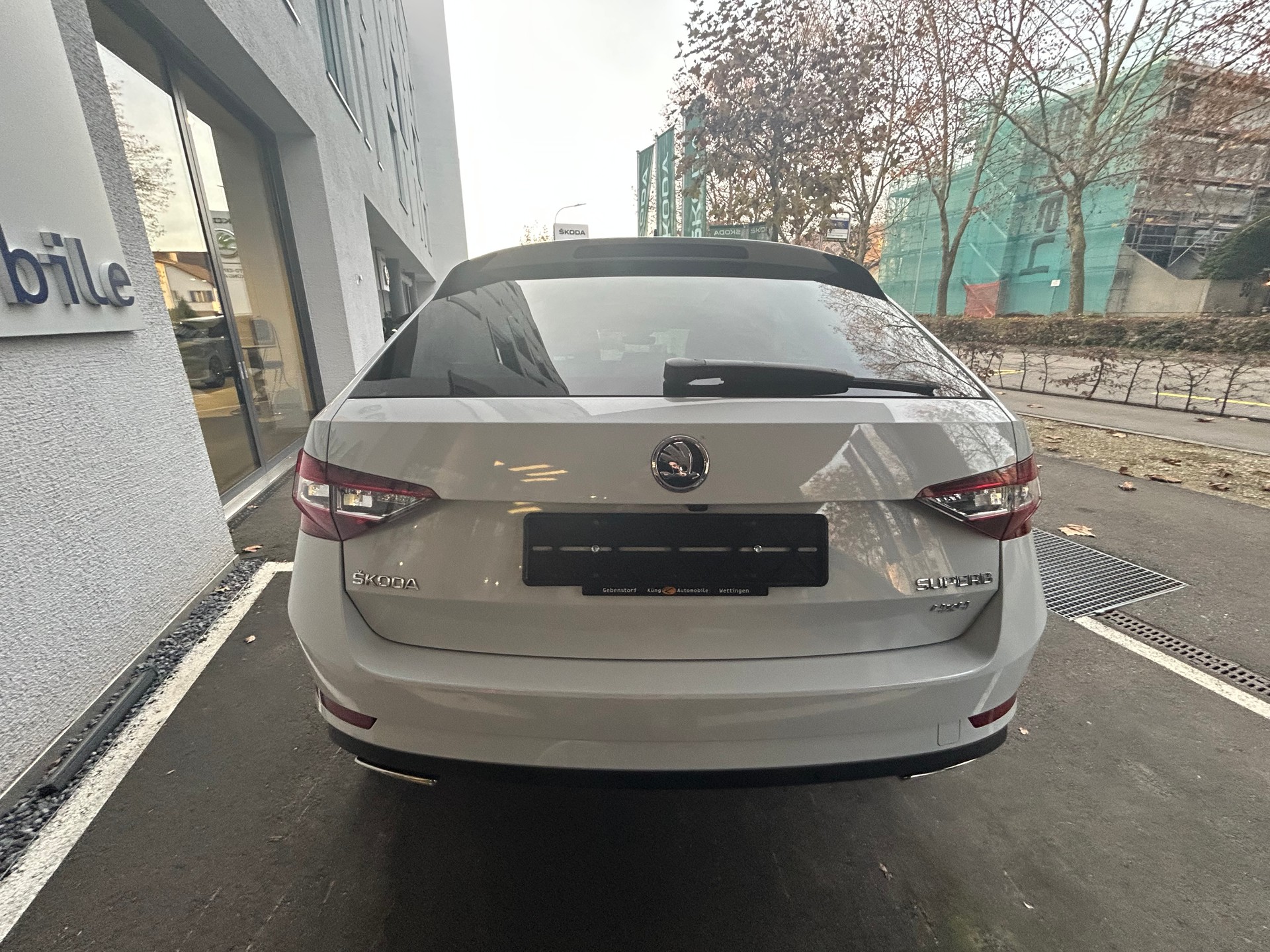 SKODA Superb Combi 2.0 TSI L&K DSG 4x4-image-3