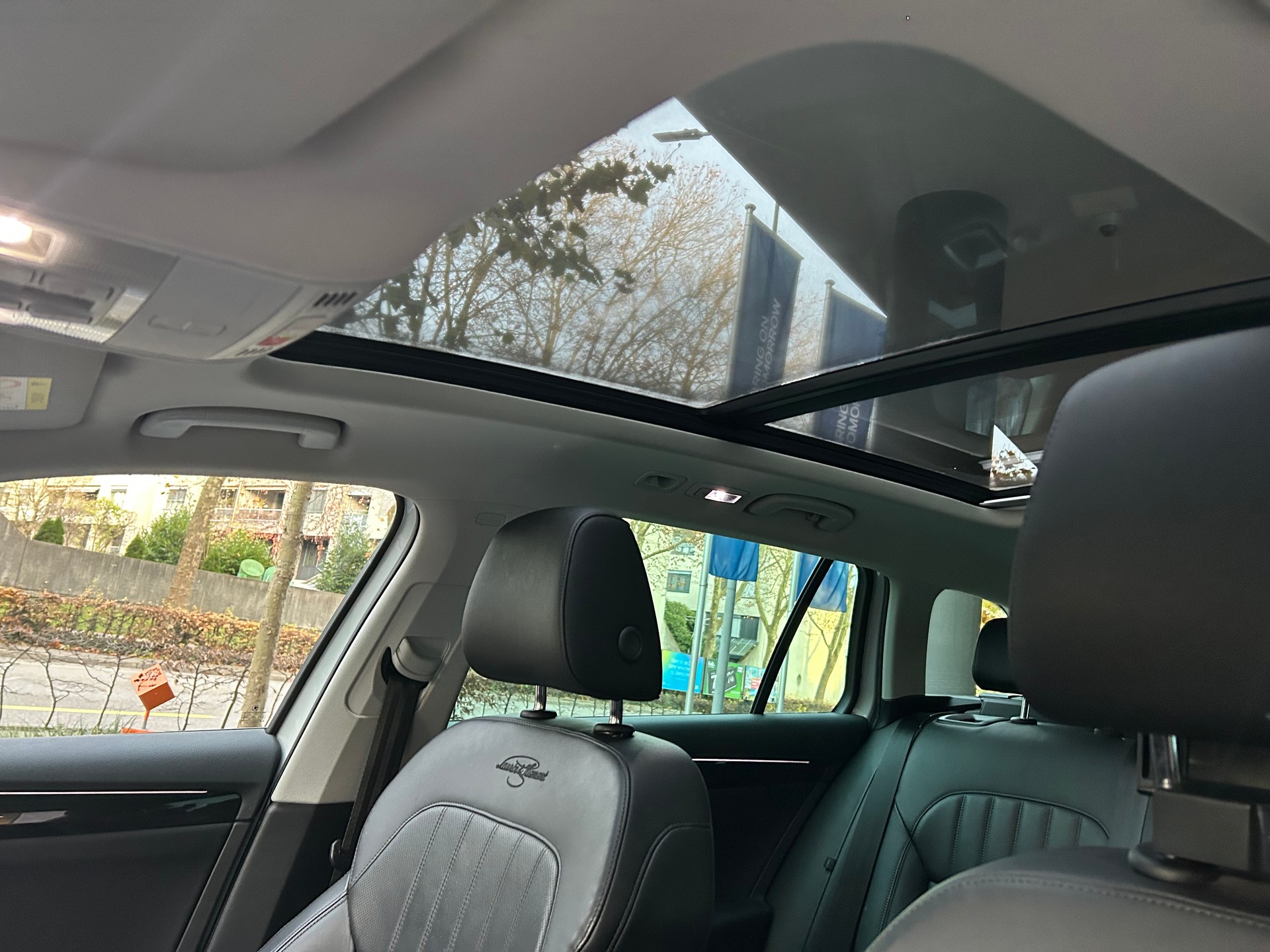 SKODA Superb Combi 2.0 TSI L&K DSG 4x4-image-14