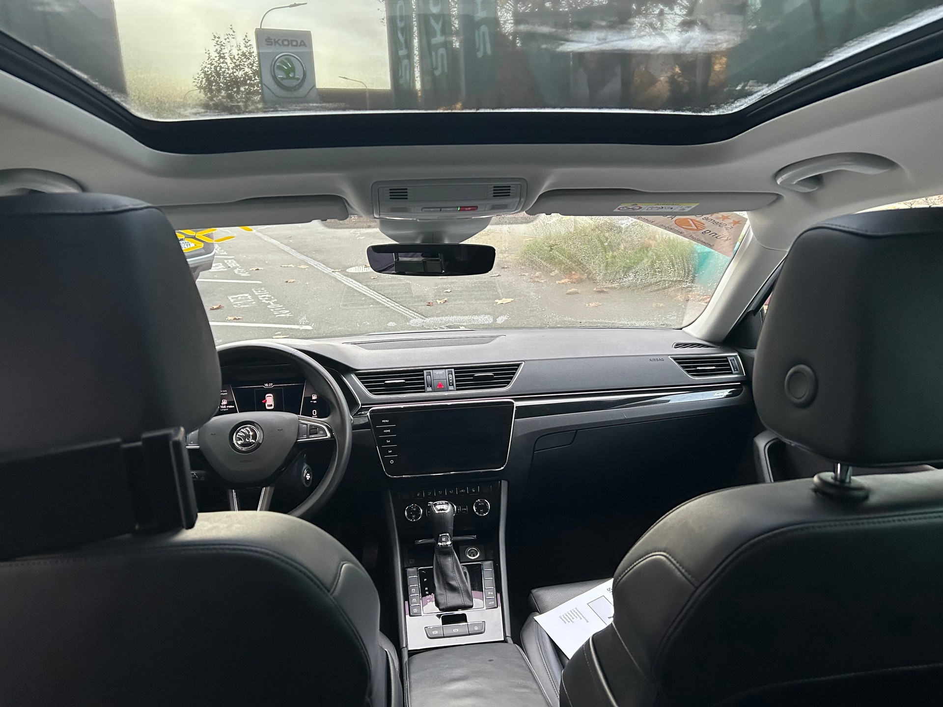 SKODA Superb Combi 2.0 TSI L&K DSG 4x4-image-9