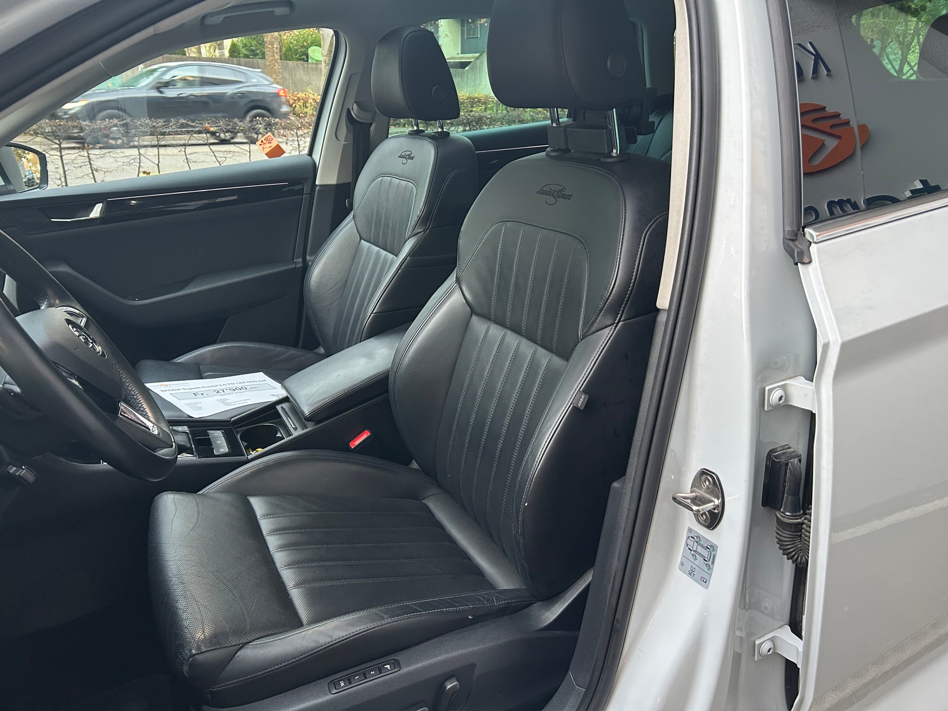 SKODA Superb Combi 2.0 TSI L&K DSG 4x4-image-10