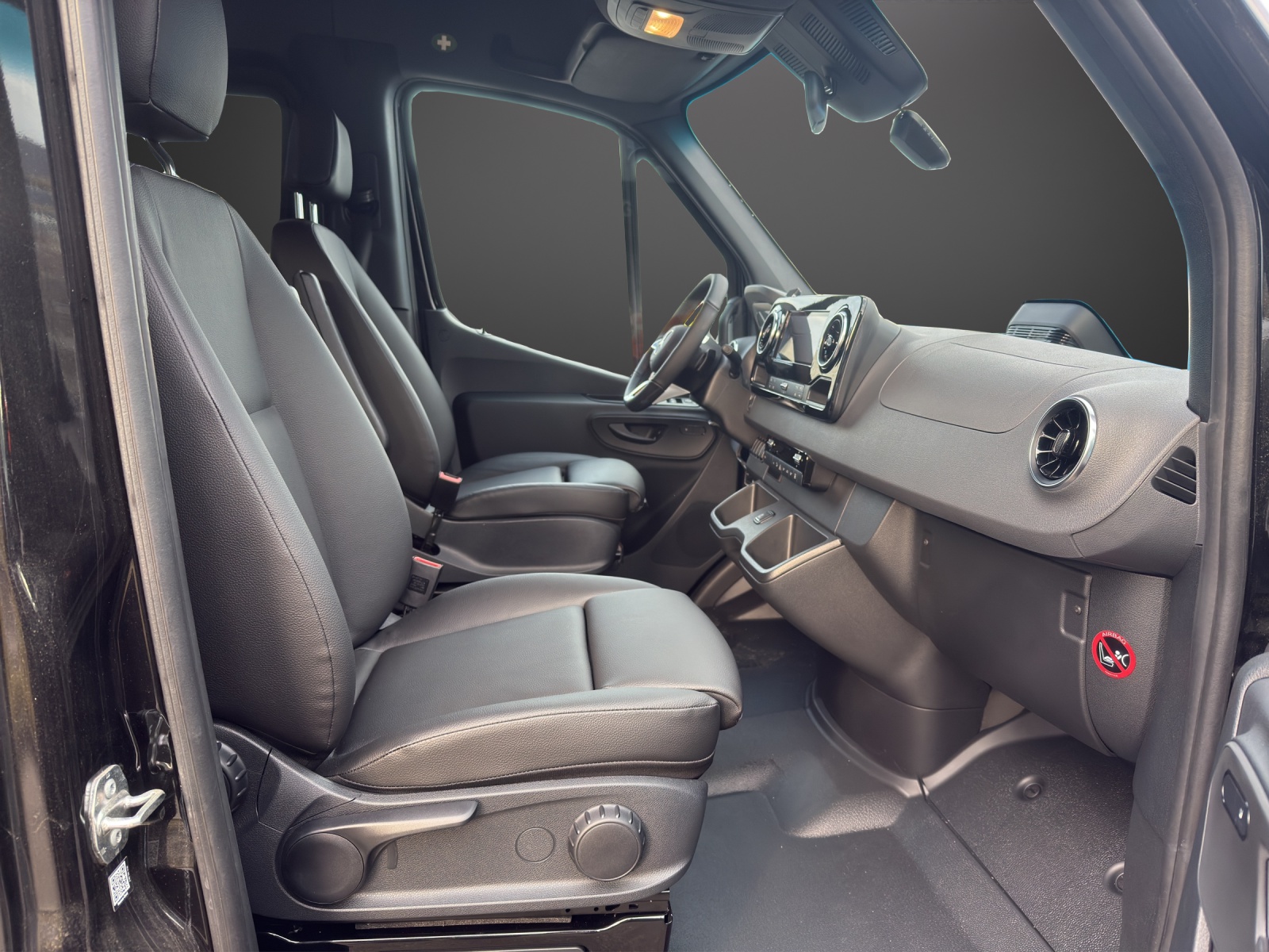 MERCEDES-BENZ Sprinter Tremonia Transfer 45-image-9