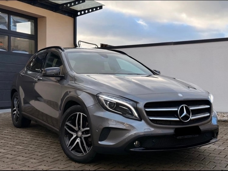 MERCEDES-BENZ GLA 200 Night Star 7G-DCT-image-0