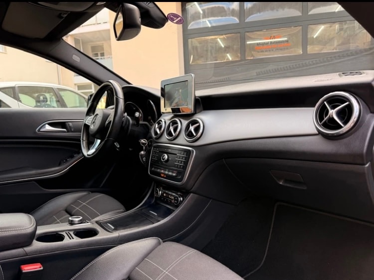 MERCEDES-BENZ GLA 200 Night Star 7G-DCT-image-4