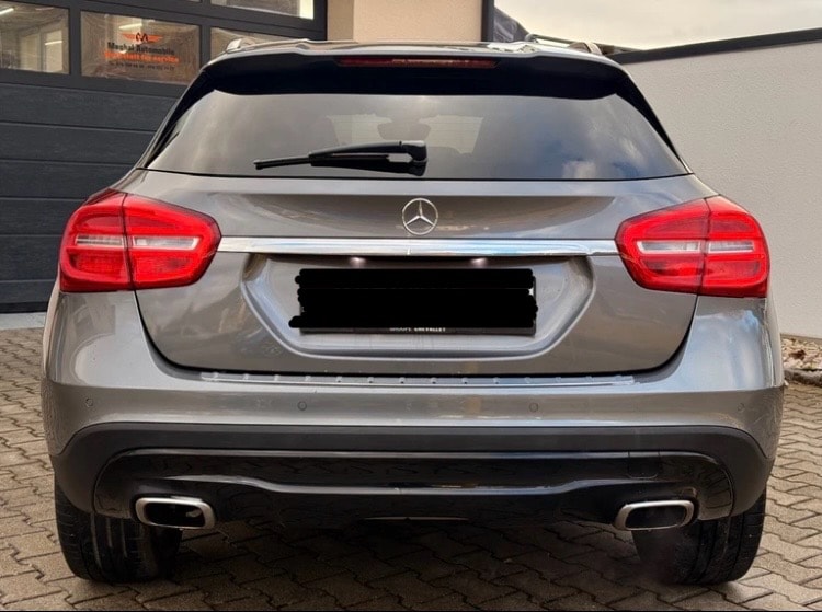 MERCEDES-BENZ GLA 200 Night Star 7G-DCT-image-3