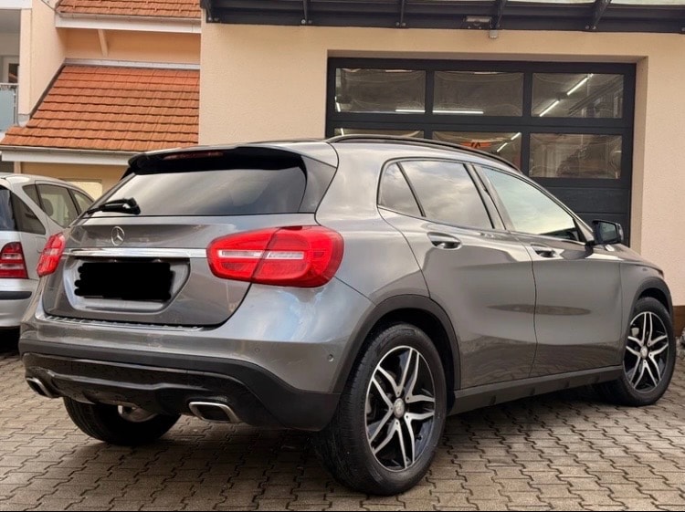 MERCEDES-BENZ GLA 200 Night Star 7G-DCT-image-1