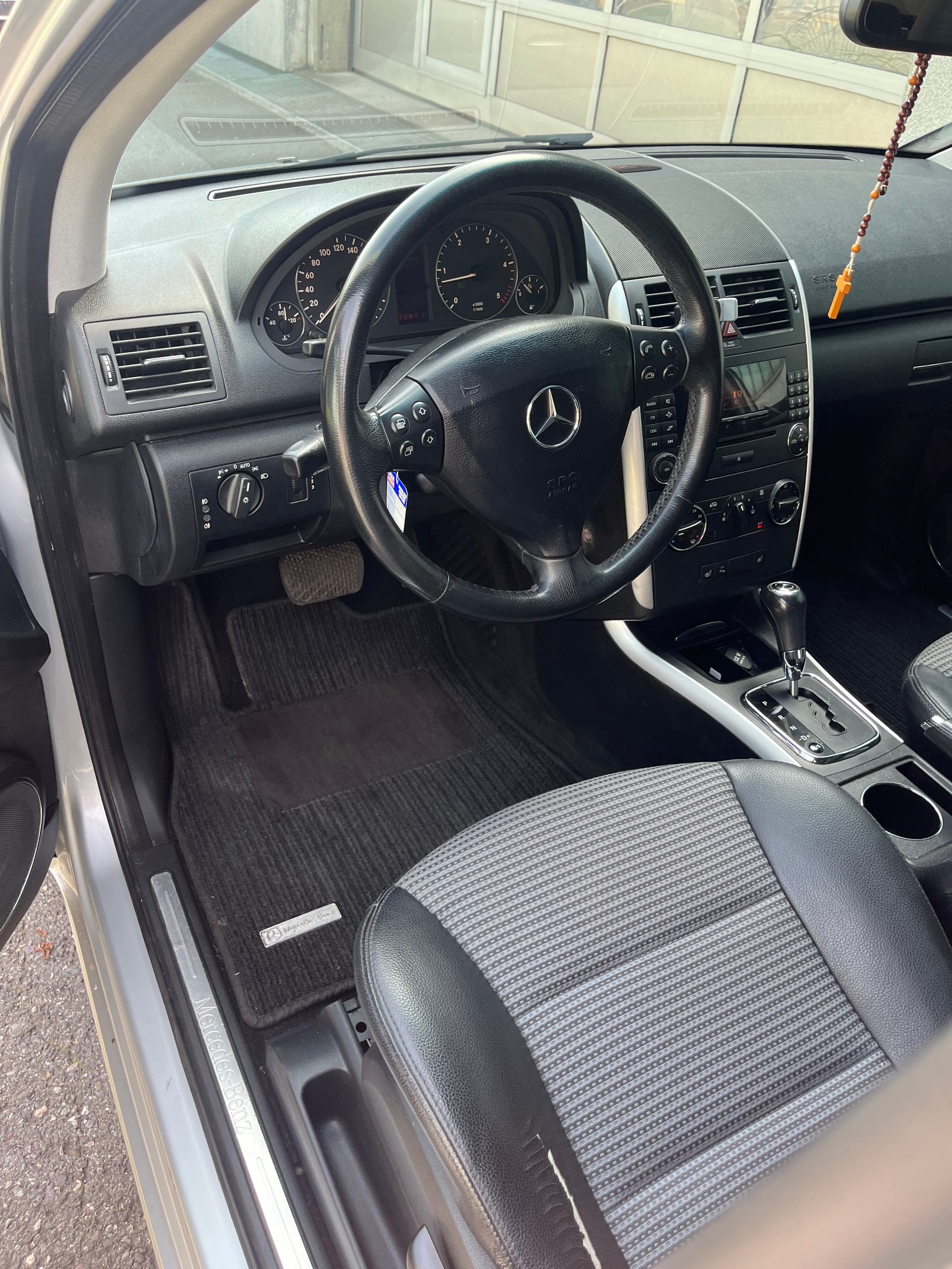 MERCEDES-BENZ A 200 CDI Avantgarde Edition A-image-2