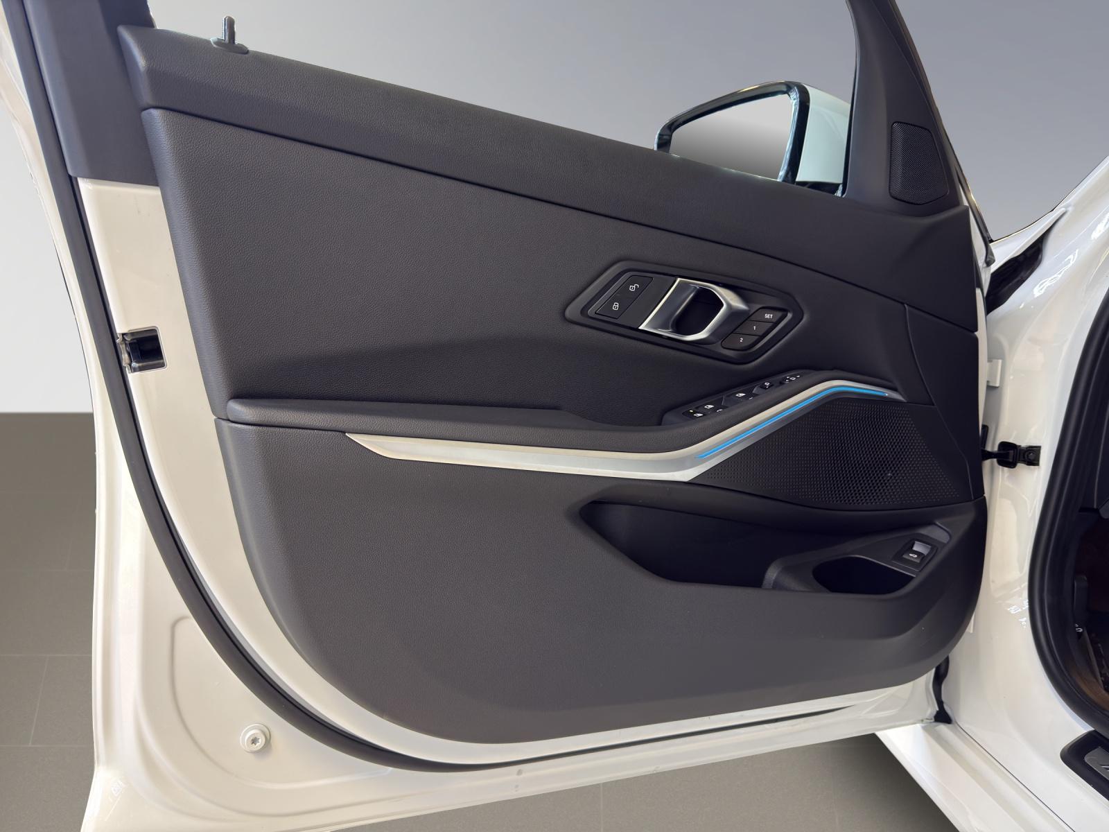 BMW 330d xDrive Touring M-SportPaket-image-15