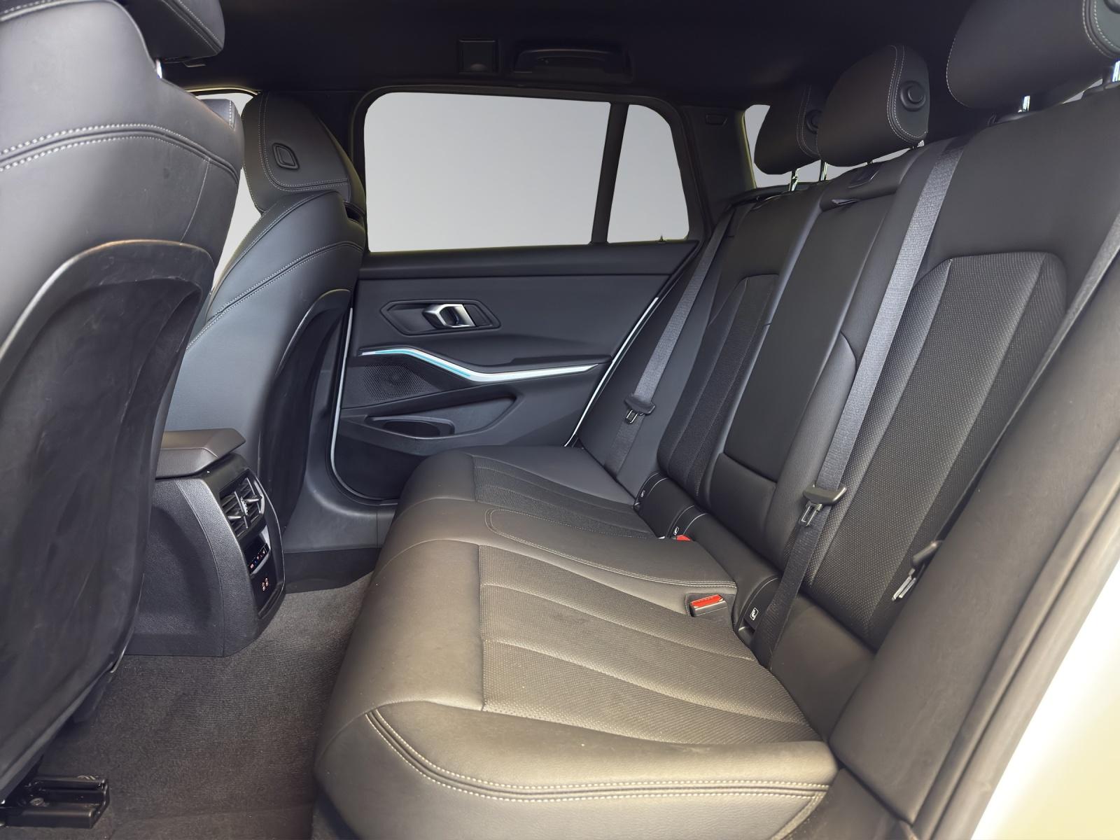 BMW 330d xDrive Touring M-SportPaket-image-16