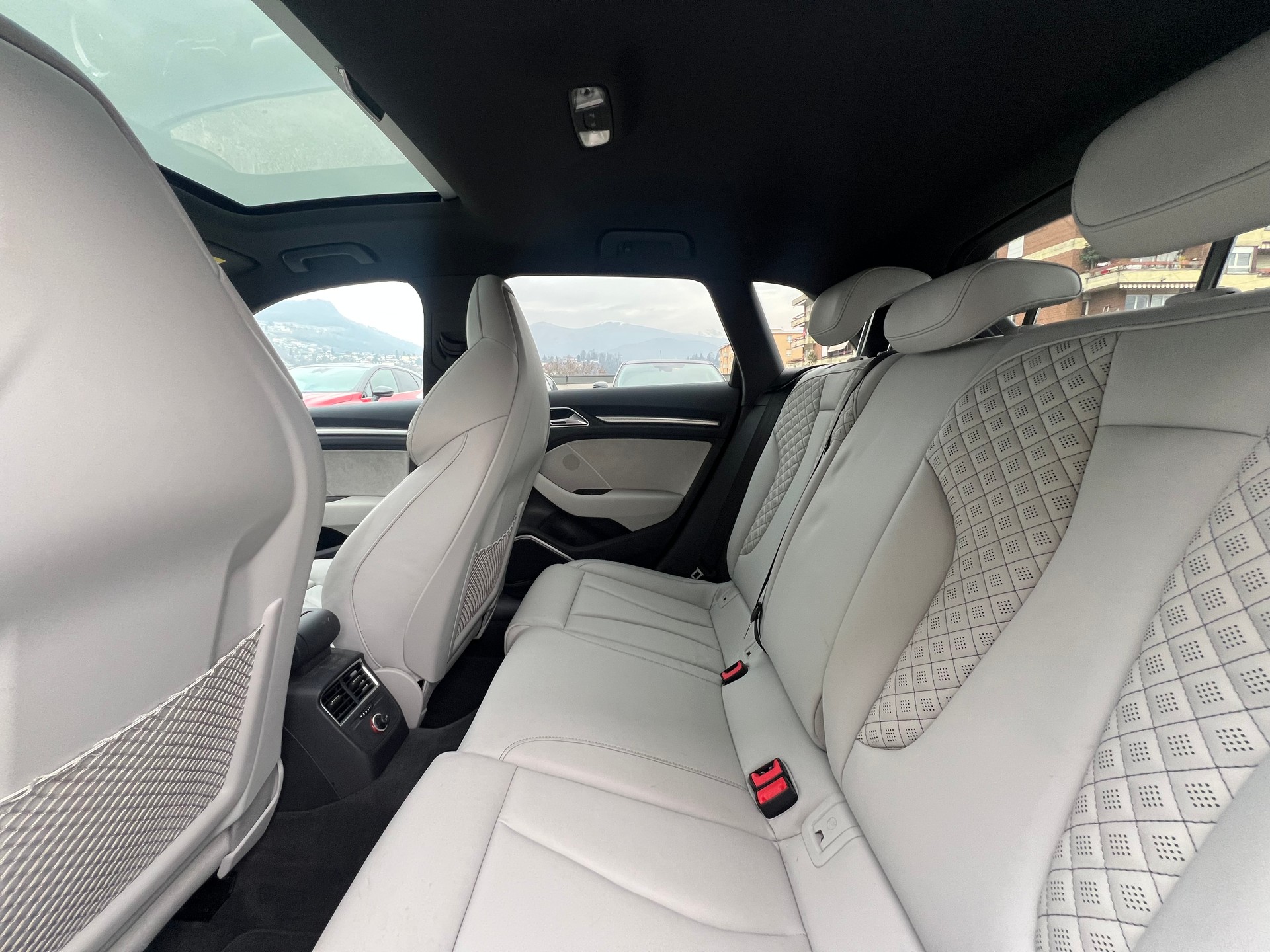 AUDI RS3 2.5 TSI quattro S-tronic-image-8