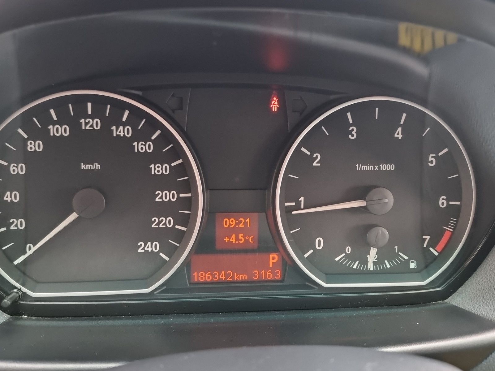 BMW 120i-image-12