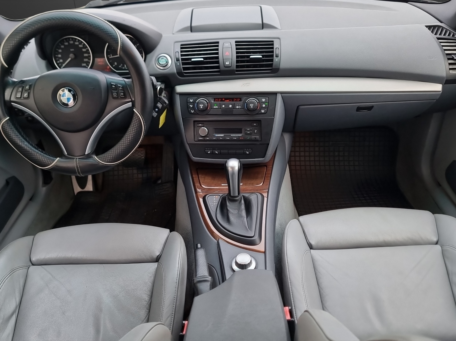BMW 120i-image-10