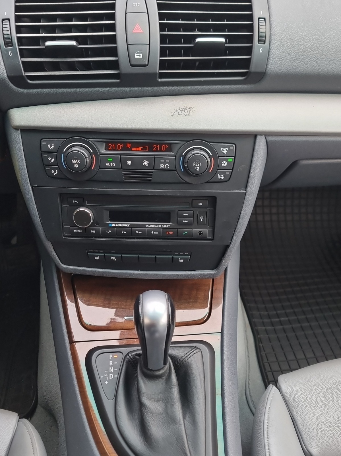 BMW 120i-image-11