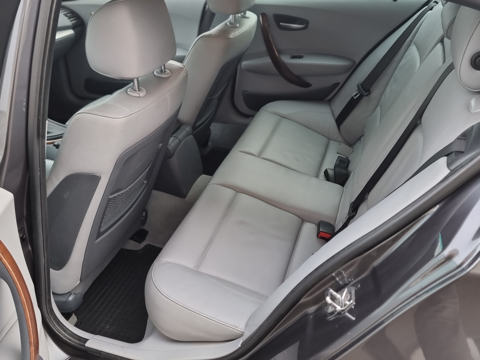 BMW 120i-image-9
