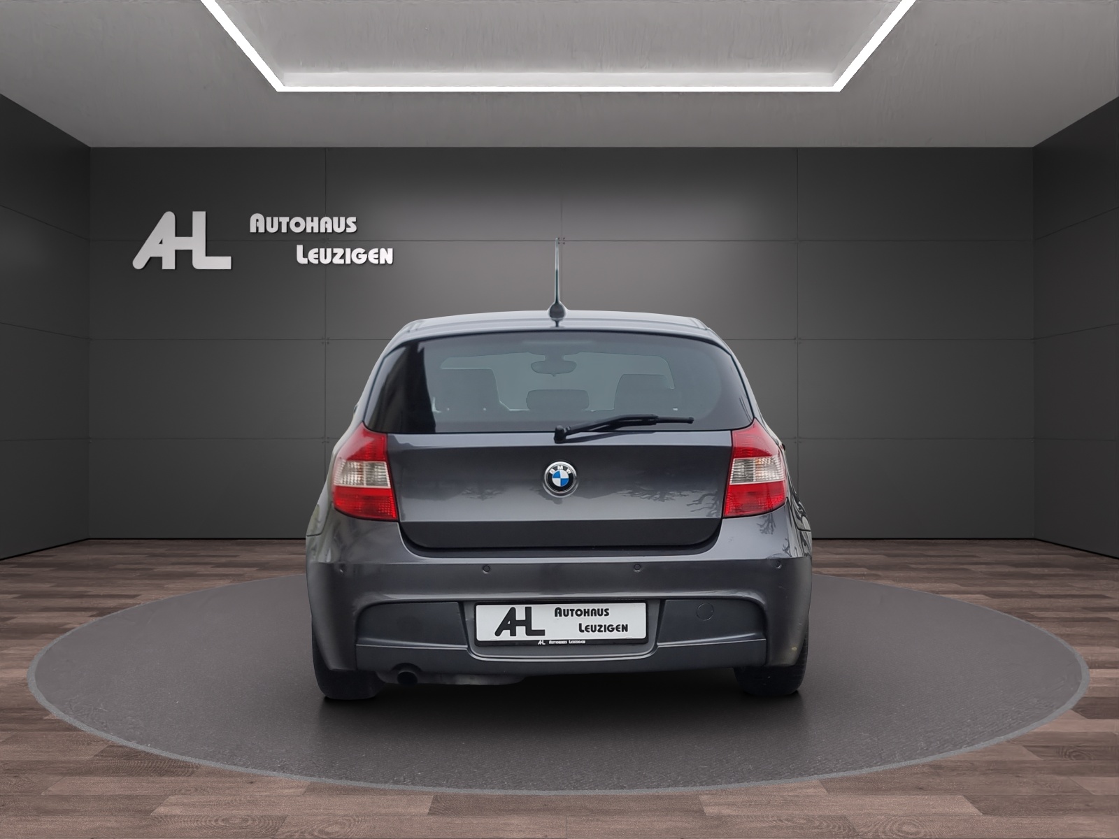 BMW 120i-image-3